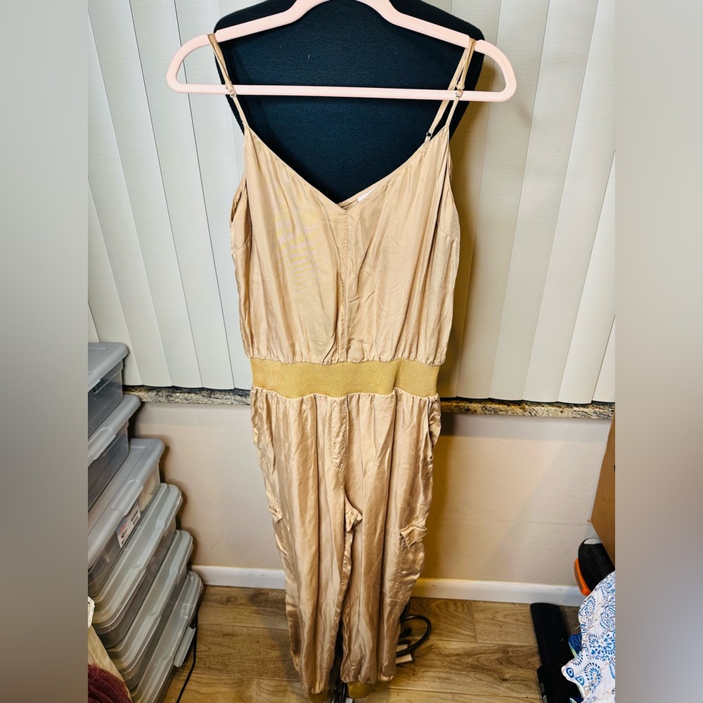 5 a7 Cinq a Sept Beige/ Gold Amia V-neck Jogger Jumpsuit Size Large - Picture 3 of 13